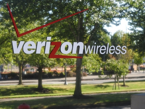 Verizon store front Verizon store front (Monica Alleven)