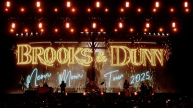 邦楽 Beachside talks neoneo Brooks And Dunn Neon Moon Tour Glows With Luz Studio And