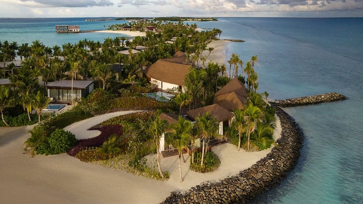 so/ maldives: luxury water bungalows