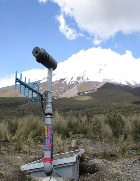 Wireless Seismic and Volcanic Monitoring in Ecuador 