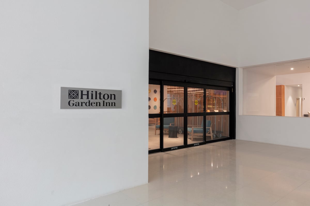 Hilton Garden Inn Guadalajara Airport entry