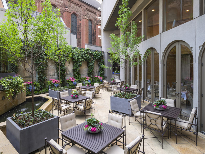 The Rittenhouse courtyard with tables and chairs