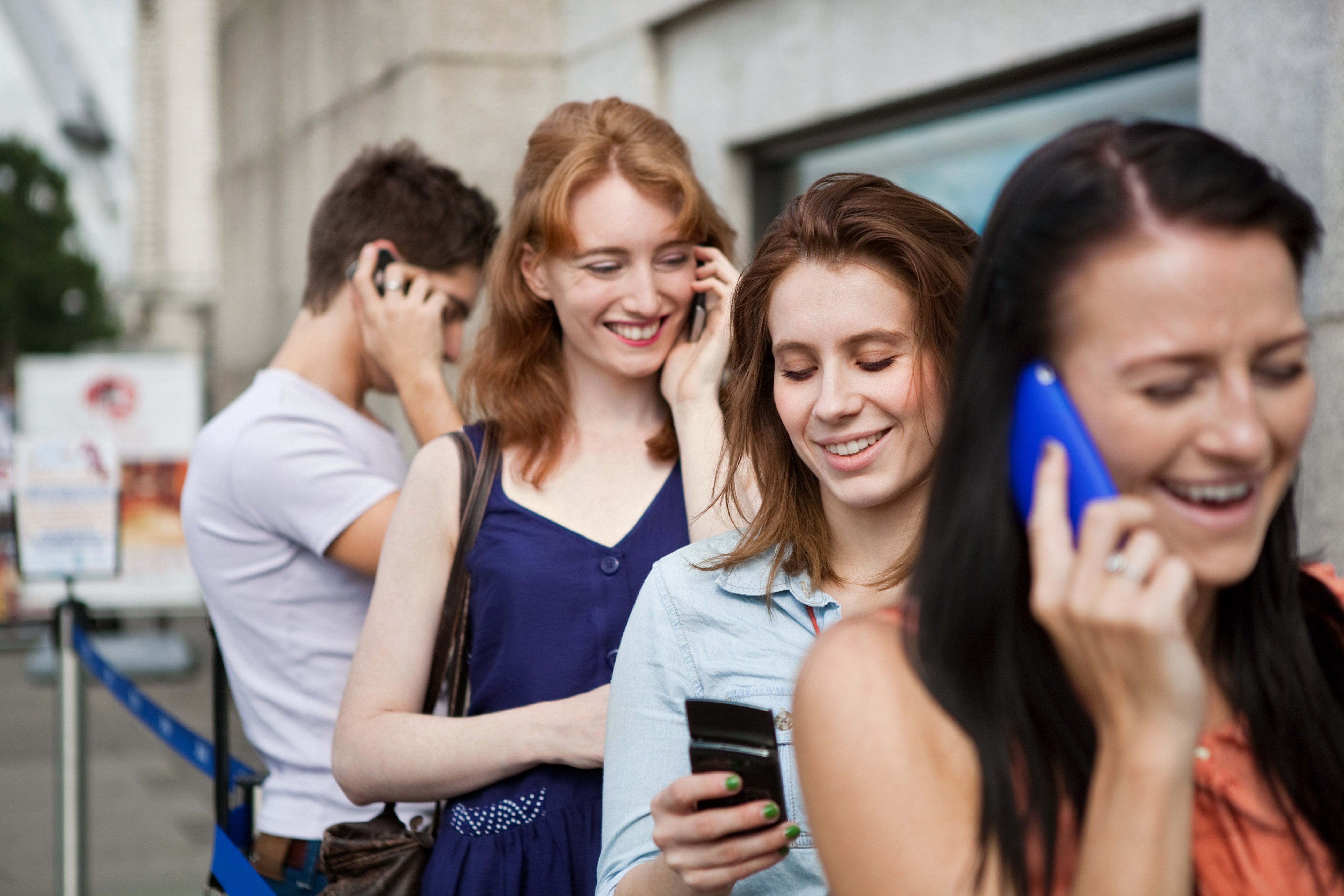 Знакомство С Девушками С Мобильными Телефонами