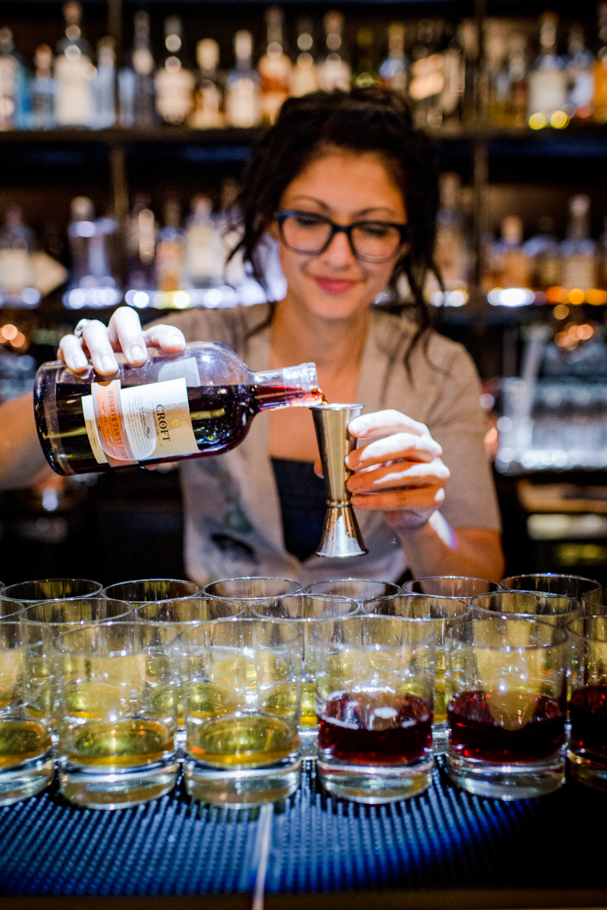 Lulu Martinez creates drinks during Taylor Fladgate class photo by Huge Galdones