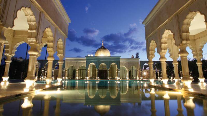 AccorHotels acquires VeryChic