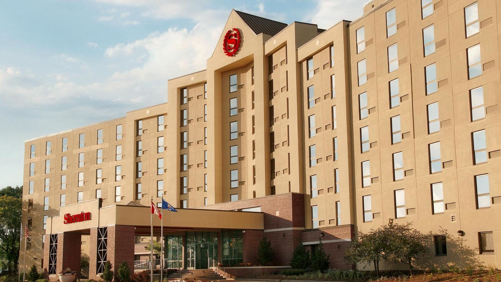 The management agreement is the first between Waterton and the hotels new owner Chattanooga Tenn-based DeFoor Brothers 