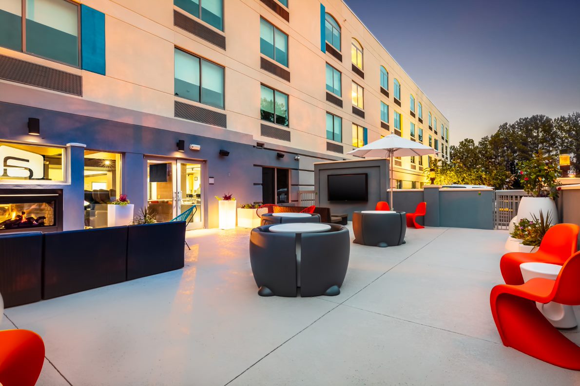 3877s exterior work on the Aloft Columbia SC brought the existing building in line with the new Aloft brand package