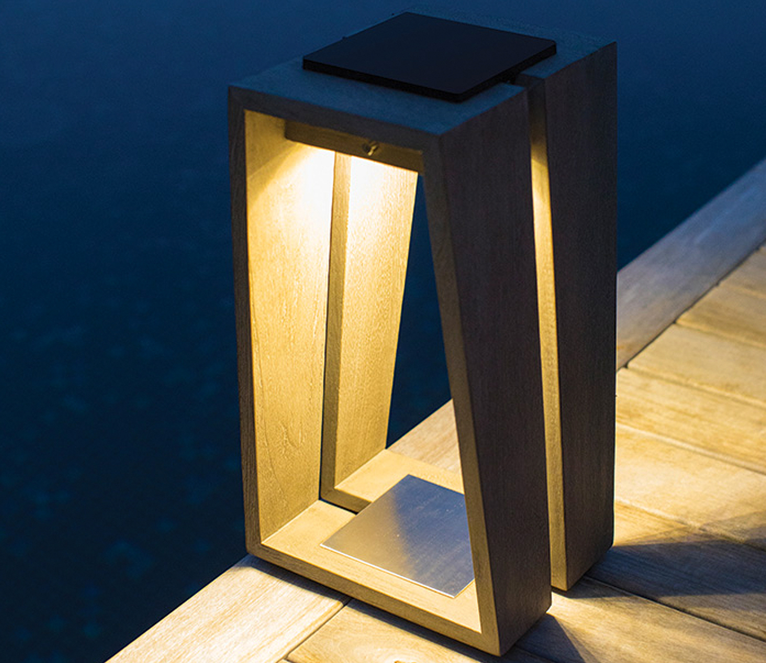 Introducing the Skaal lantern from Les Jardins Solar Lighting 