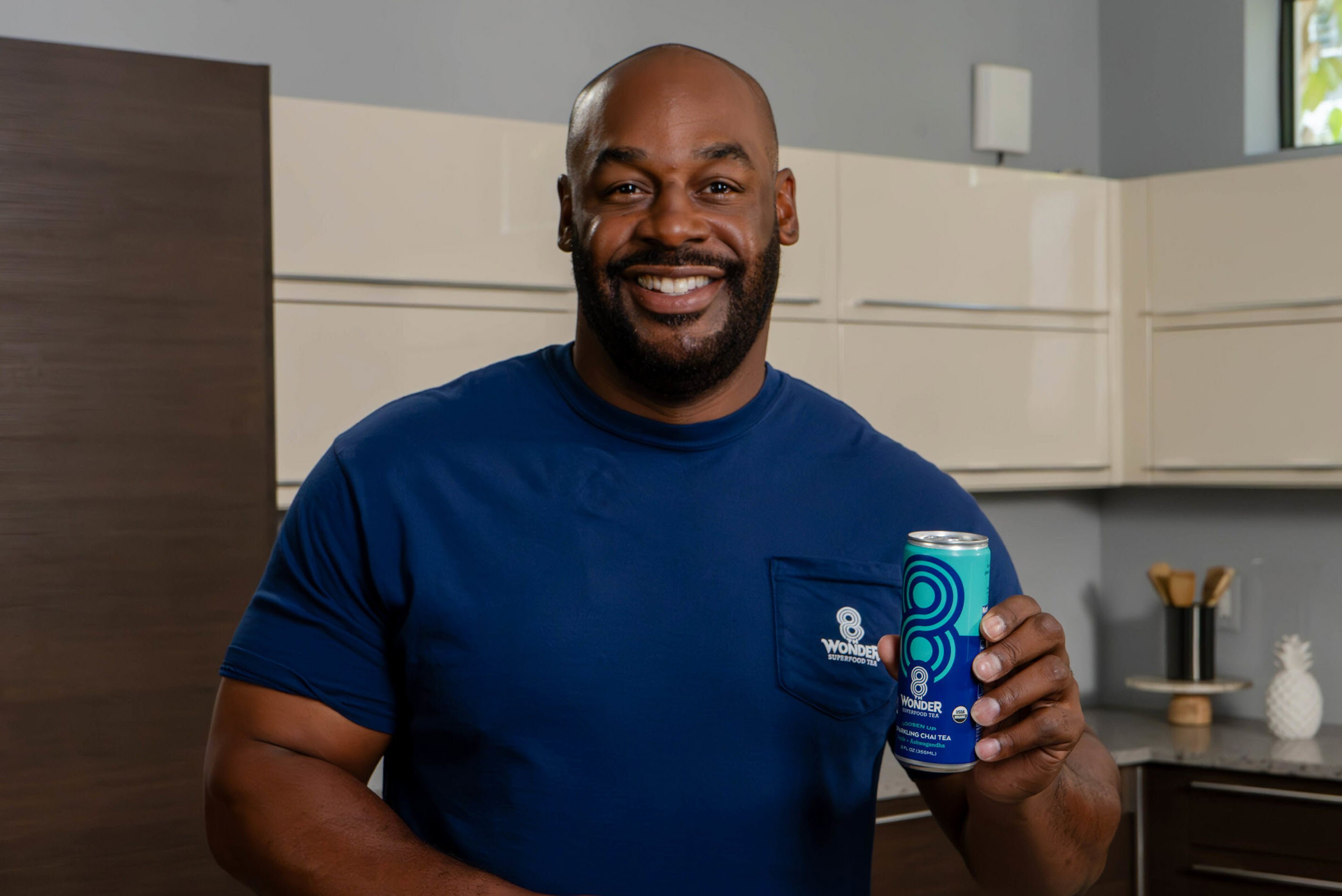 8th Wonder Tea Partners with NFL Pro Bowler and Sports Commentator Donovan McNabb