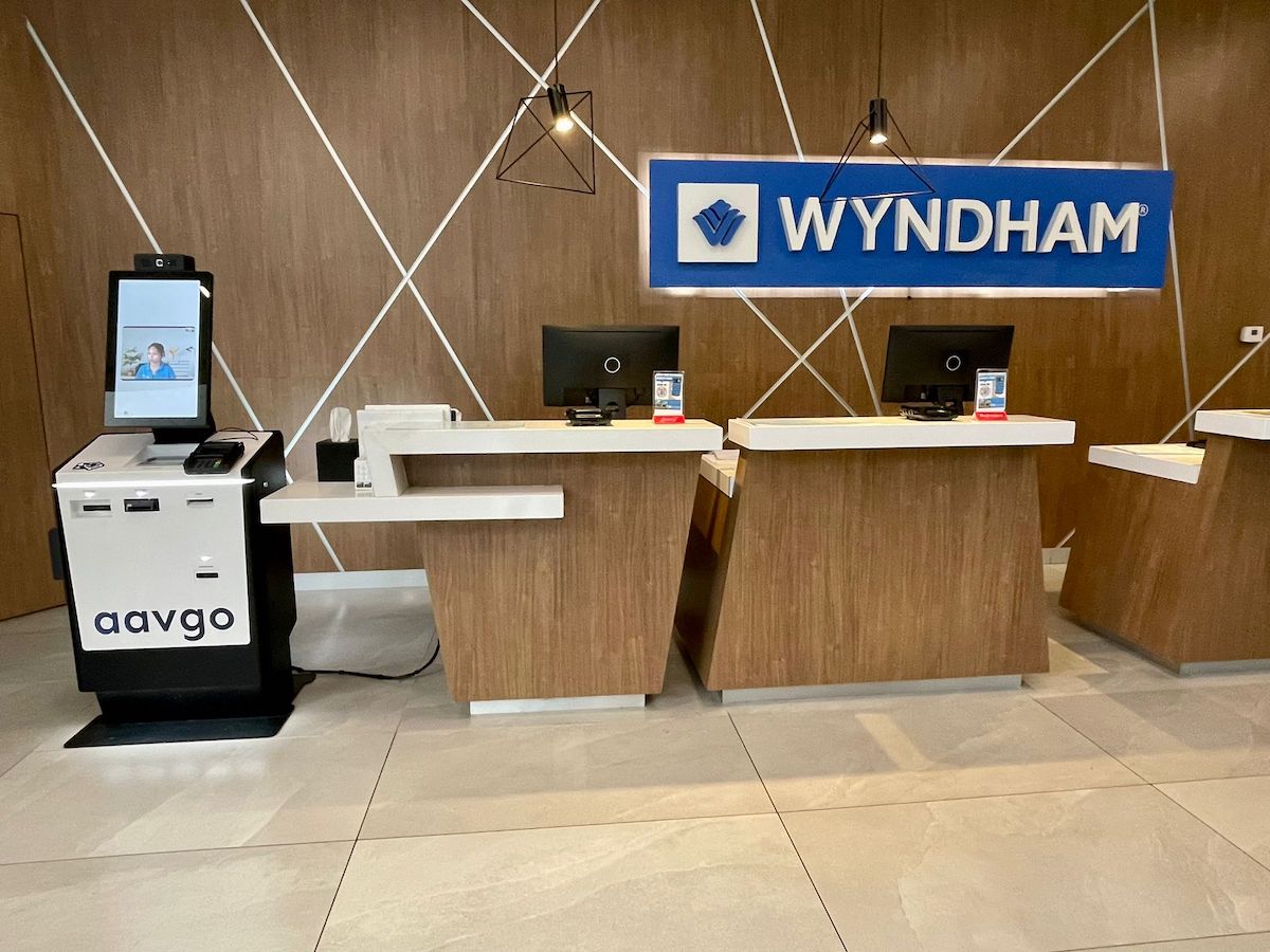 Wyndham Orlando Resort and Conference Center front desk