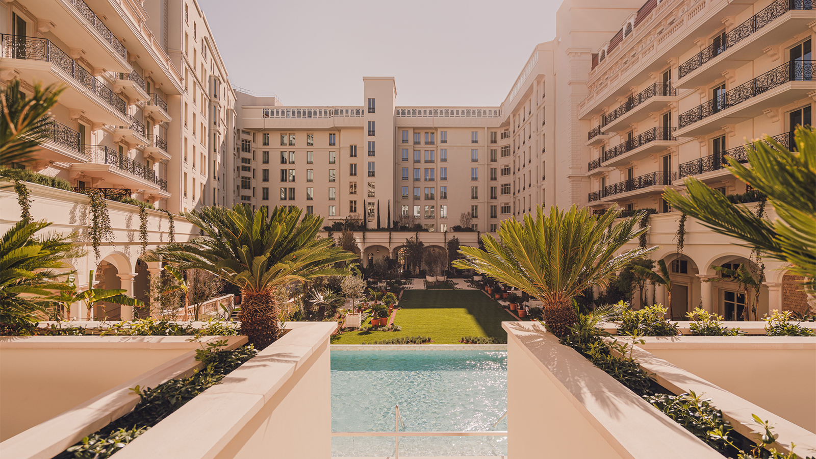 GardenOutdoor PoolCarlton Cannes A Regent Hotel