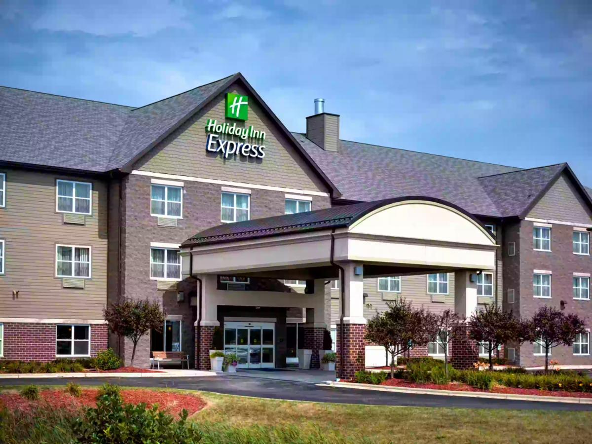 Holiday Inn Express and Suites Green Bay EastCicero Construction GroupWolf Family