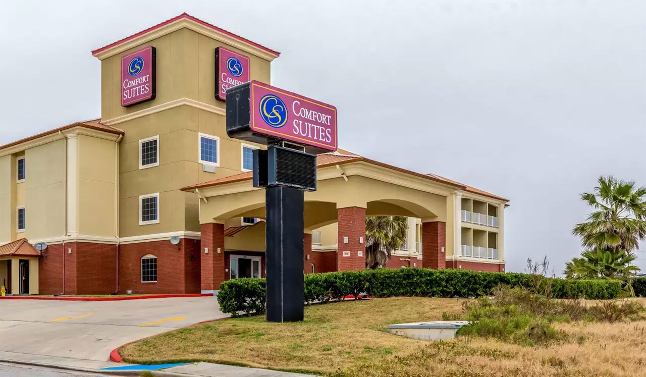 exterior of Comfort suites galveston