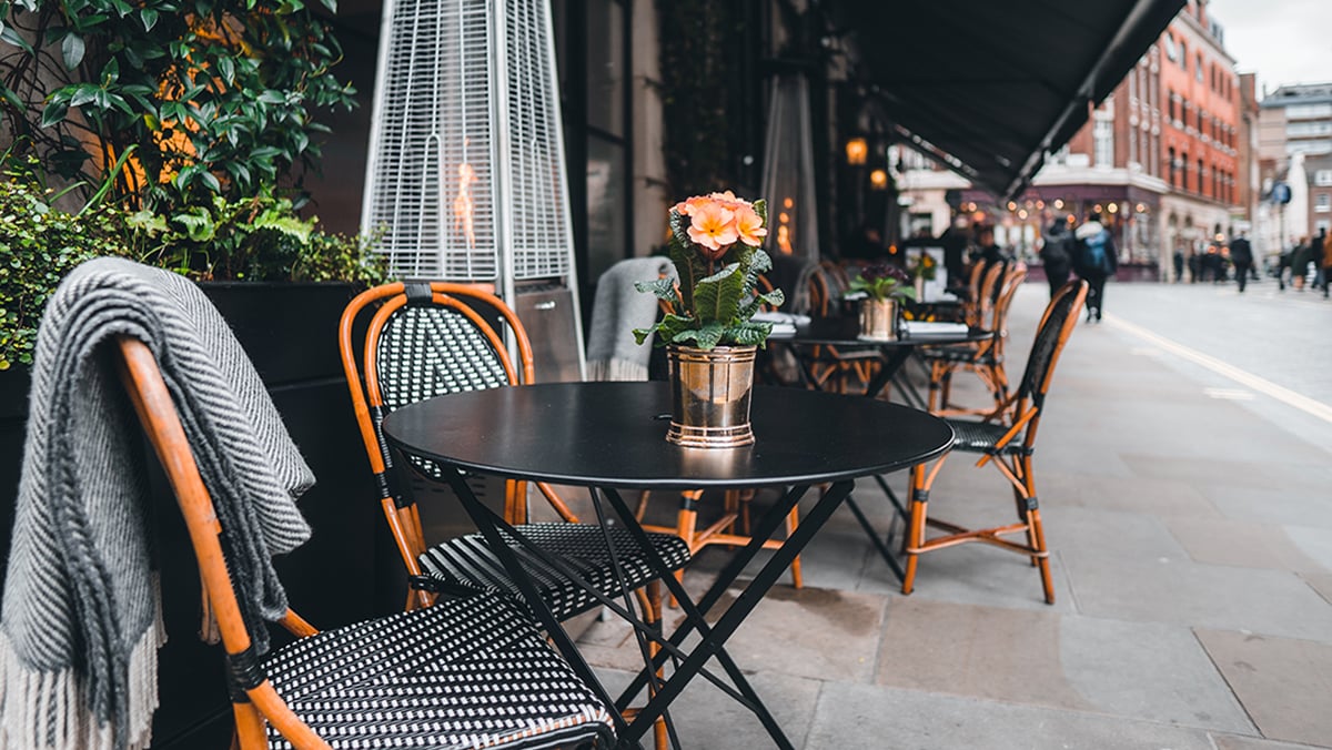 A sidewalk cafe in London