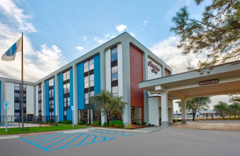 Hampton Inn Detroit in Madison Heights Mich