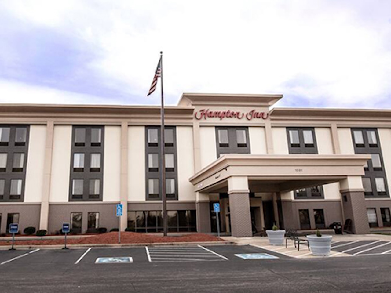 exterior Hampton Inn