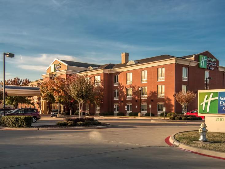 Holiday Inn Express  Suites Dallas