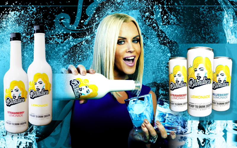Jenny McCarthy smiles as she pours out a Blondies RTD
