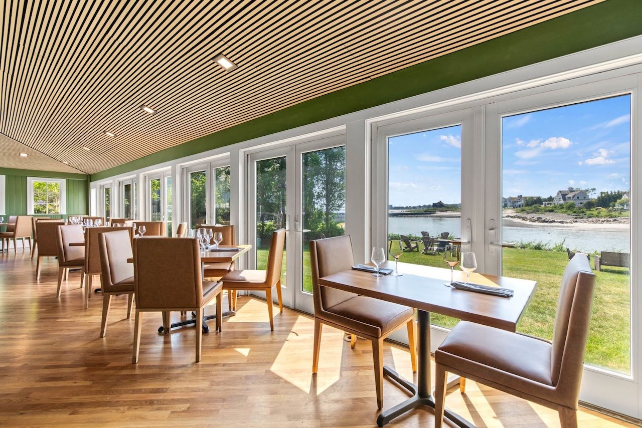 dining room Breakwater Inn 
