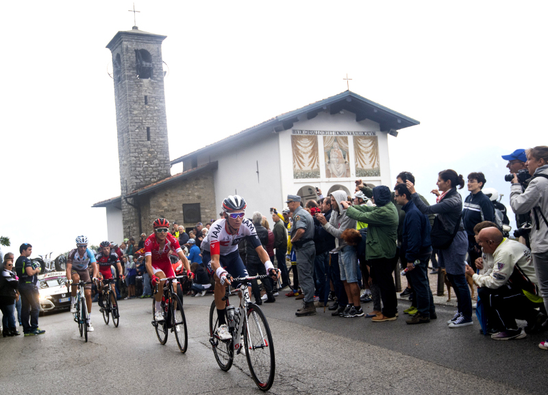 Cyclists at The 2016 Giro di Lombardia