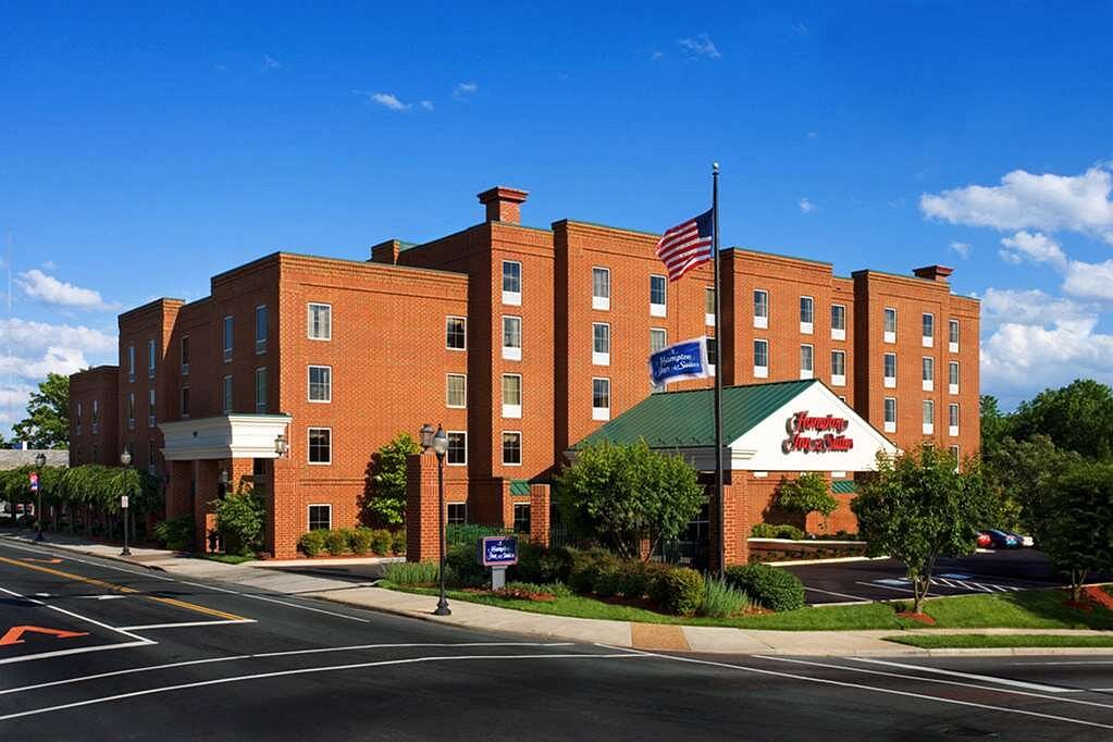 Hampton Inn  Suites Charlottesville  At The University