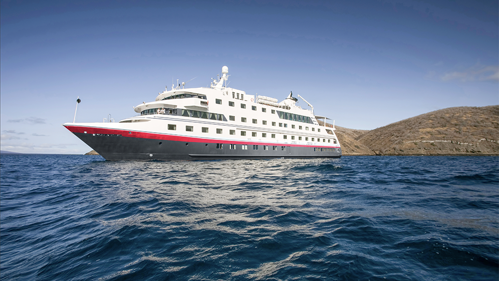 Hurtigruten Expeditions MS Santa Cruz II 
