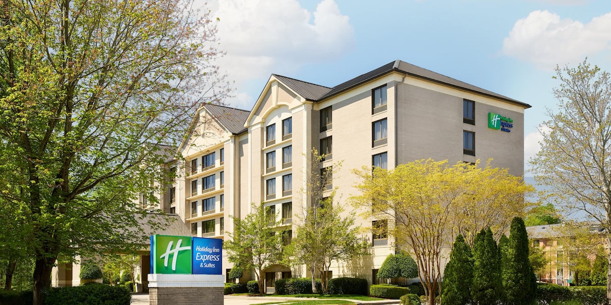 Holiday Inn Express  Suites Alpharetta-Windward Parkway