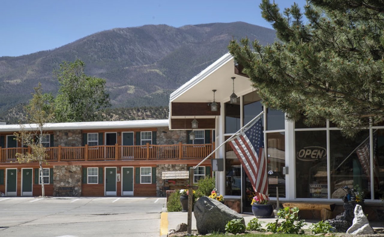 exterior Silver Lodge 