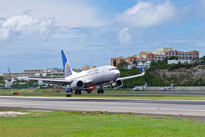 United plane landing at St Maarten airport