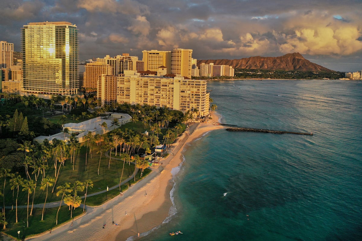 Wakea Waikiki BeachLXR Hotels  ResortsHilton