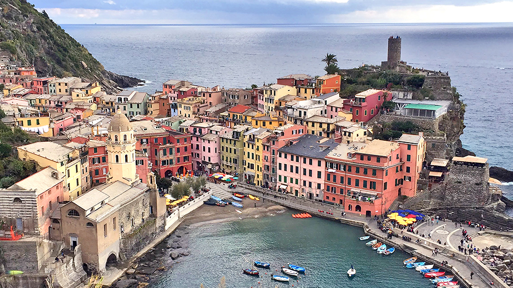 A view of sea sky and Vernazza 