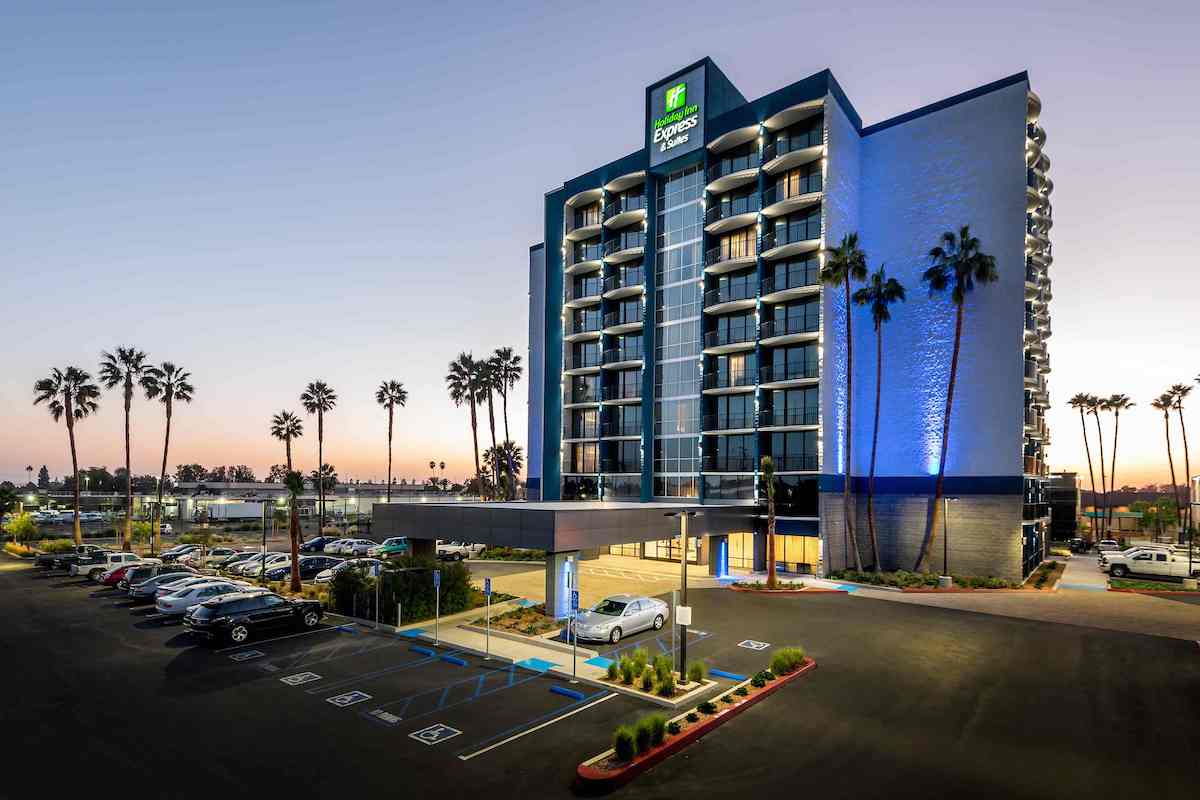 Holiday Inn Express  Suites Orange County-Santa Ana