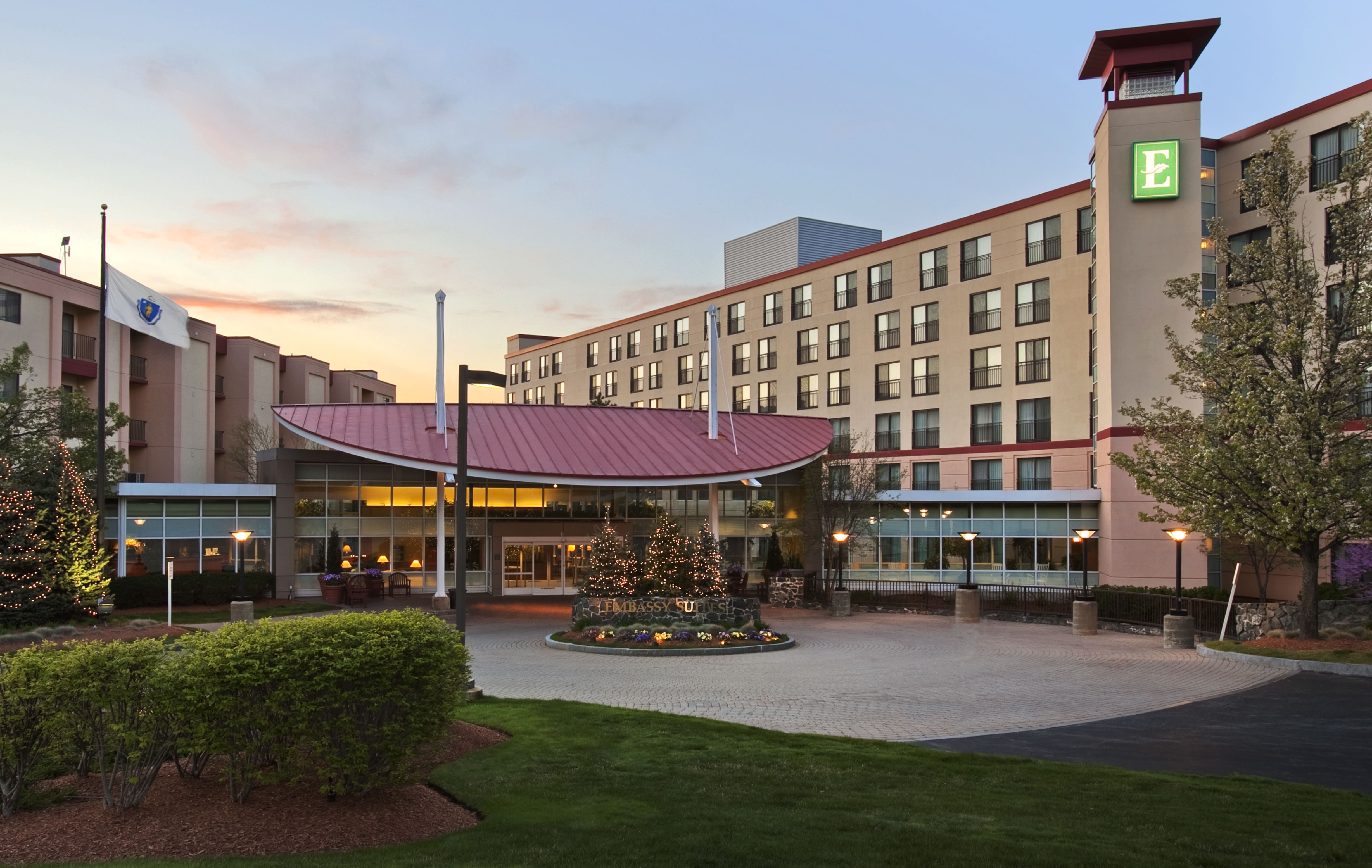 Rockbridge selected Pyramid Hotel Group which has experience in the Greater Boston area to operate the hotel
