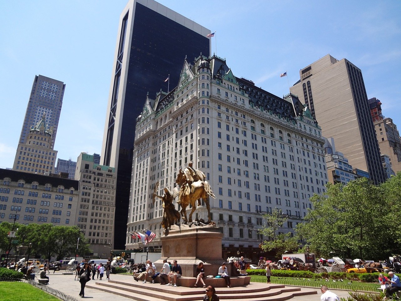 The Gulf state of Qatar has entered a deal to acquire New Yorks Plaza Hotel for approximately 600 million through the state