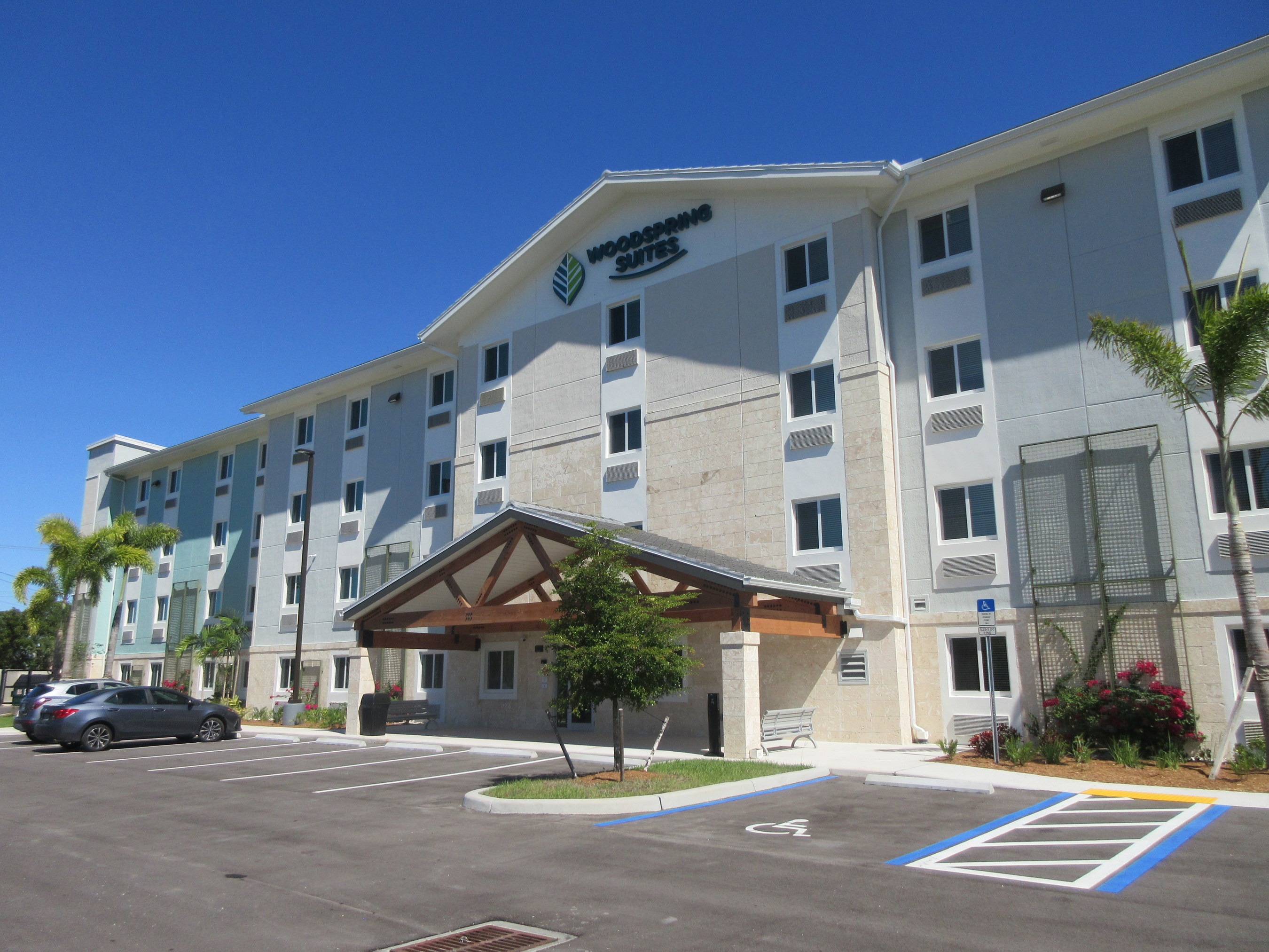 The Naples hotel is the second WoodSpring Suites location opened by Gold Coast Premier Properties joining the WoodSpring Sui