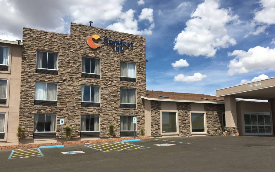 Front exterior of the Comfort Inn in Tonopah Nev