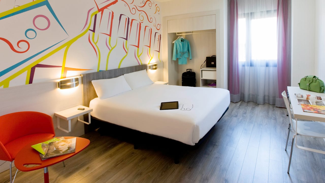 Ibis Styles Madrid Prado guest bedroom