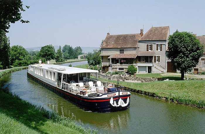 Image of long boat in a French River 
