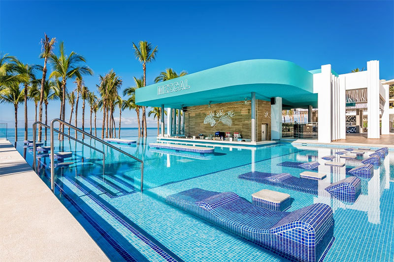 Hotel Riu Vallarta Pool