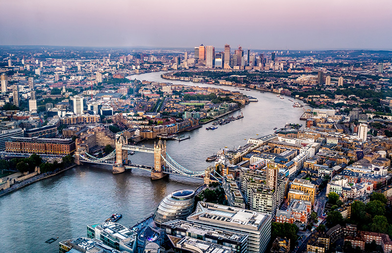England Ditches Pre-Arrival Test Requirement for Vaccinated England Ditches Pre-Arrival Test Requirement for Vaccinated