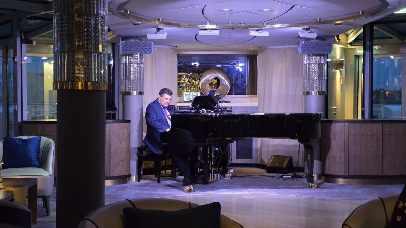 A piano player provided melodic standards on many evenings in the Palm Court. 