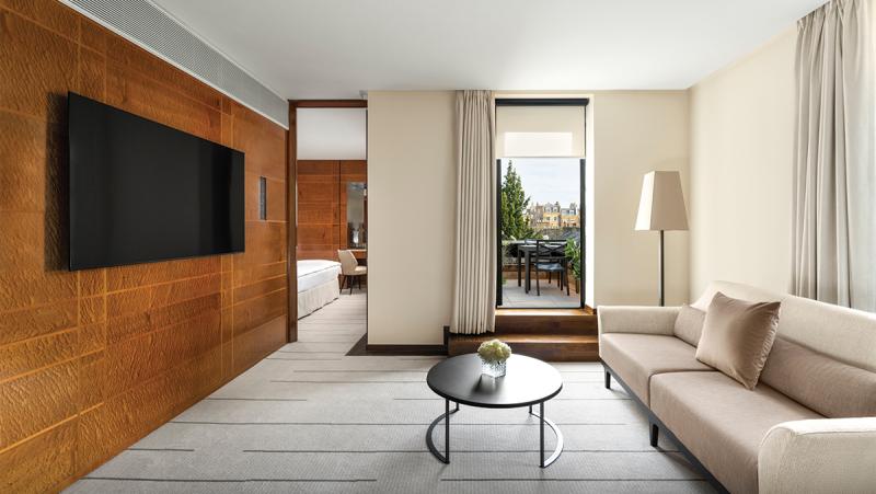 COMO The Halkin’s 684-square-foot Belgravia Suites have large living areas. Many of these suites have a private balcony with outdoor seating.