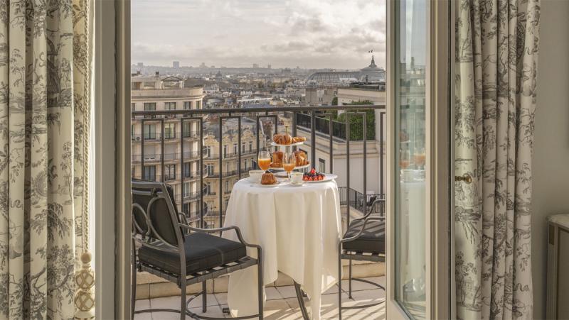 Balcony_Four Seasons Hotel George V، پاریس