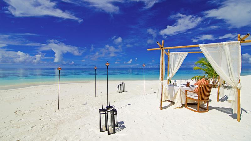 Beach Dining_Mirihi Island Resort_Maldives
