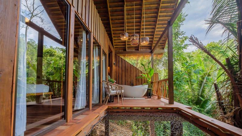 Private Outdoor Deck_Signature Treehouse_Sweet Songs Jungle Lodge_Belize