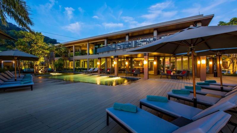Poolside_Fusion Suites Phuket Patong