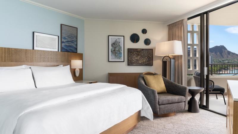 Renovated Tower Wing_King Guestroom_Moana Surfrider, A Westin Resort and Spa