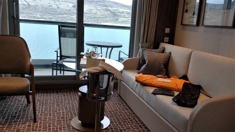 Living area of a V4 category suite, #823, on Seabourn Venture