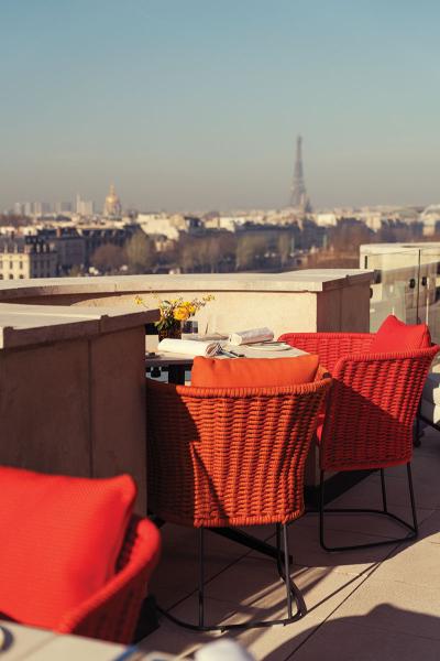 Le Tout-Paris Restaurant  Cheval Blanc Paris Hotel