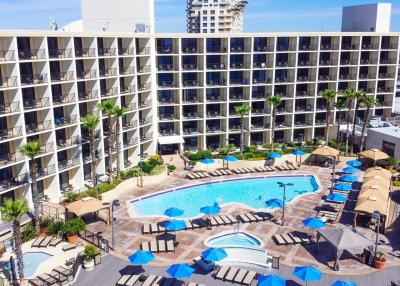 Hilton Sandestin Beach Golf Resort and Spa pool deck
